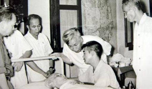 Tiết lộ 4 tổ từ Trung Quốc sang chăm sóc “đặc biệt” cho Chủ tịch Hồ Chí Minh khi cuối đời