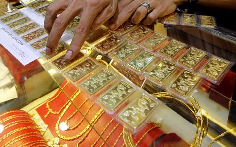 Thị trường vàng nổi sóng