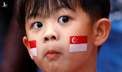 Nhà nghèo ở Singapore được cho tiền để con cái đi học
