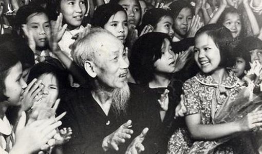 Tất cả vì hạnh phúc của nhân dân