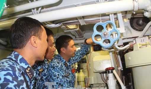 Chỉ huy tàu ngầm Việt Nam chia sẻ bí quyết chinh phục ‘Hố đen đại dương’