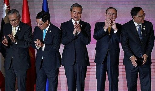 Trung Quốc nói gì về tình hình trên biển sau cuộc gặp với Phó Thủ tướng Việt Nam?