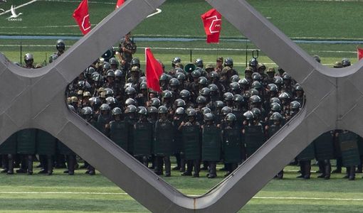 Tập trung lực lượng quân đội sát Hong Kong, Bắc Kinh đưa ra cảnh báo gay gắt
