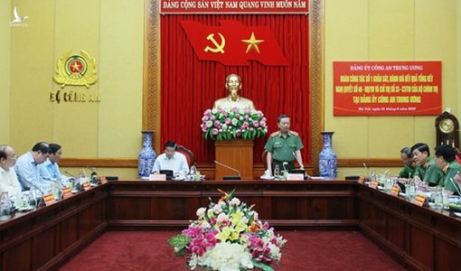 Khảo sát, đánh giá kết quả tổng kết Nghị quyết số 49- NQ/TW và Chỉ thị số 33- CT/TW của Bộ Chính trị