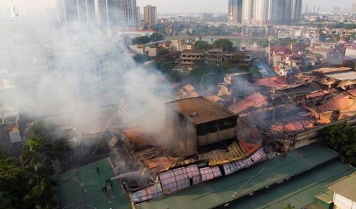 Vụ cháy Công ty Rạng Đông gây nguy cơ nhiễm độc như thế nào?