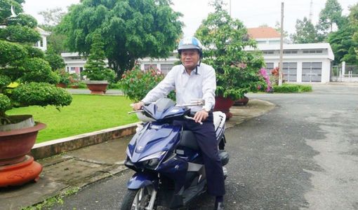 Chủ tịch Đồng Tháp: “Tôi thấy rất tiện khi đi làm bằng xe máy”