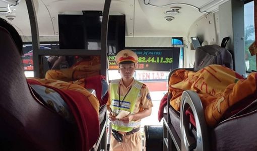 Cảnh sát giao thông hóa trang xử lý xe khách ‘nhồi nhét’ dịp nghỉ lễ 2.9