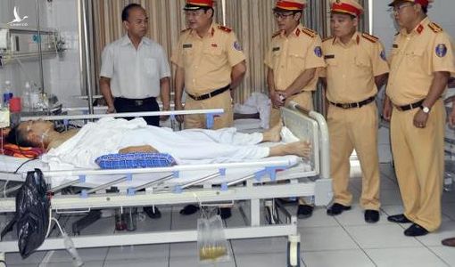 Khởi tố, bắt tạm giam kẻ đâm trọng thương trung úy CSGT ở Phú Thọ sau khi bị xử phạt