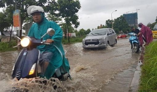 Bão số 3: Nhiều tuyến phố ở Hà Nội ngập sâu