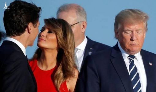Muôn vàn cảm xúc từ những nụ hôn xã giao của nhà lãnh đạo G7