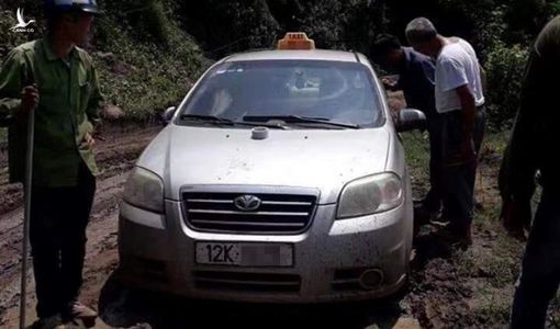 Ông lái đò sợ hãi kể lại giây phút đưa 3 nghi phạm người Trung Quốc sát hại tài xế taxi qua sông