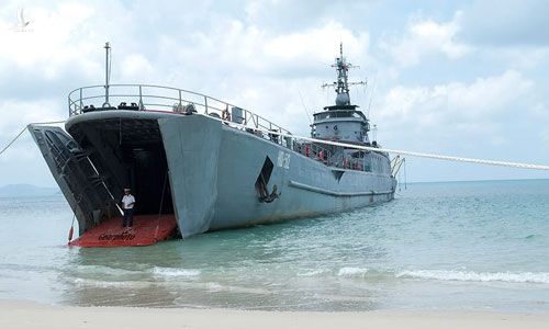 Việt Nam tăng hạn sử dụng thành công tàu đổ bộ Mỹ