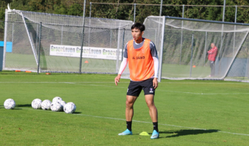 Heerenveen tung video riêng về Văn Hậu, VH15 chờ cơ hội ra sân đêm nay