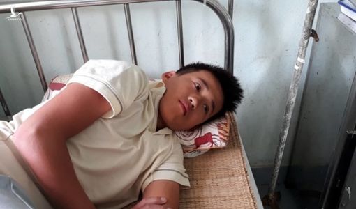 25 giờ nhai bèo cầm cự giữa biển khơi của 4 ngư dân Nghệ An