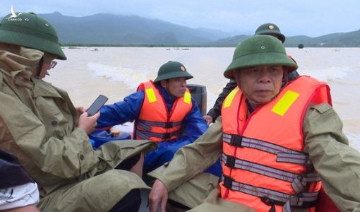 Phó chủ tịch cùng đoàn cán bộ huyện gặp nạn khi tiếp cận người dân vùng lũ