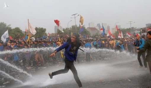 Hàng ngàn sinh viên Indonesia biểu tình phản đối đạo luật về tham nhũng
