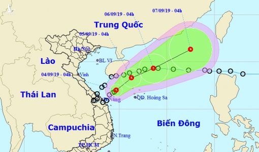 Áp thấp nhiệt đới hướng ra biển, Trung Bộ mưa lớn