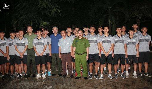 Bộ trưởng Bộ Công an Tô Lâm gặp bầu Đức và CLB HAGL tại Hàm Rồng