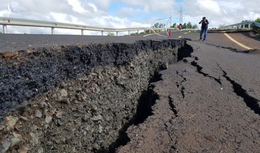 Đường 250 tỷ chưa bàn giao đã nứt toác: Đình chỉ các cá nhân liên quan