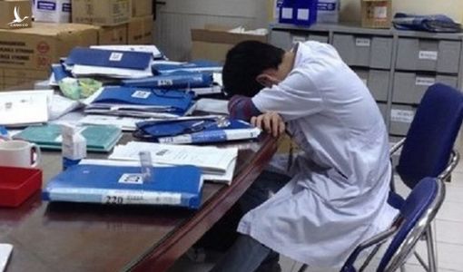 Góc khuất đời bác sĩ: Những đêm trực và ‘căn phòng tội lỗi’ trong bệnh viện