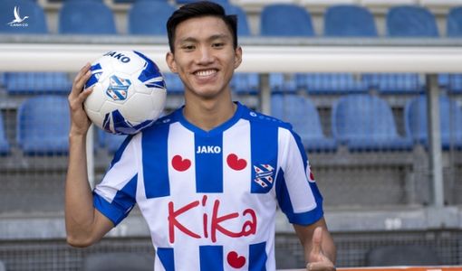 HLV Guus Hiddink: Văn Hậu có thể thành công giống Park Ji-sung