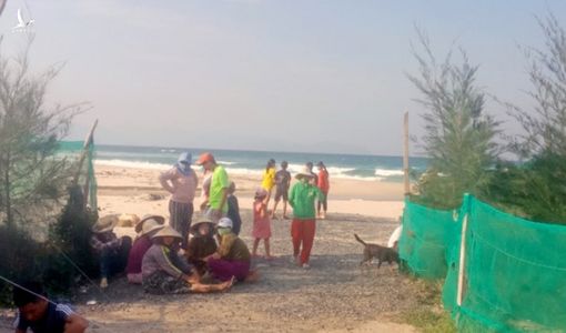 Nhóm sinh viên TP.HCM bị sóng cuốn mất tích ở Khánh Hòa
