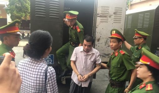 Xử vụ sửa điểm thi ở Hà Giang: Bị can Triệu Thị Chính đến tòa từ sớm