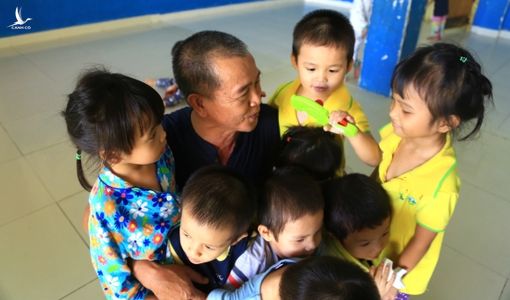 Ông bố của 88 trẻ bơ vơ hiến gia tài 100 tỷ cho mái ấm tình thương