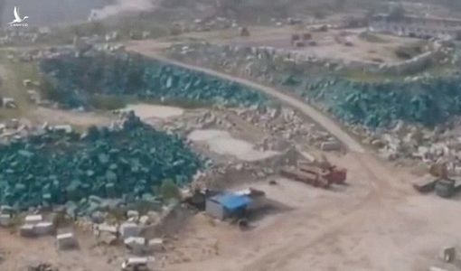 Công ty Trung Quốc sơn xanh đá ‘ngụy trang’ thành cây lừa thanh tra môi trường