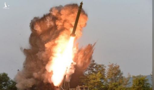 KCNA: Triều Tiên thử nghiệm tên lửa siêu lớn