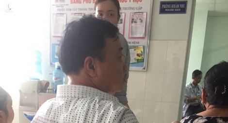Kỳ lạ: Trung tâm y tế quận, một người khám… nhiều người ký