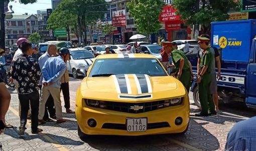 Tiết lộ chủ nhân ô tô Chevrolet Camaro bị CSGT dùng súng đập bể kính