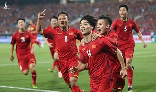 Tuyển Việt Nam mơ World Cup: Người ra sức làm, kẻ cố phá