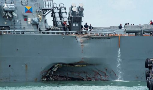 Nguyên nhân bất ngờ khiến tàu khu trục USS John S. McCain của Hải quân Mỹ bị đâm thủng