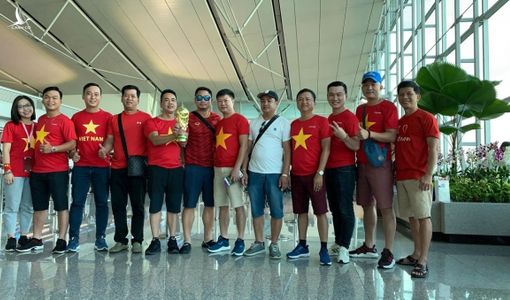 CĐV Việt Nam đổ bộ sang Thái, tuyên bố Việt Nam thắng 2-1