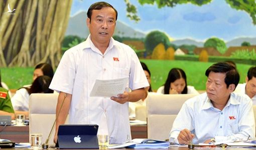 Có những nơi con em lãnh đạo ngồi hết nửa bếp ăn