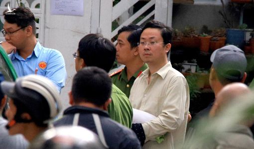 Bị cáo buộc ‘âm mưu chiếm nhà’, giảng viên Lâm Hoàng Tùng quanh co chối tội