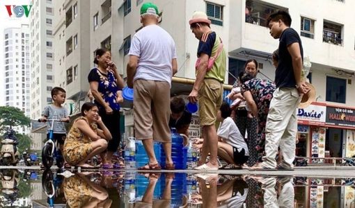 Vụ nước sạch Sông Đà: Người Hà Nội có “con kiến kiện củ khoai”?