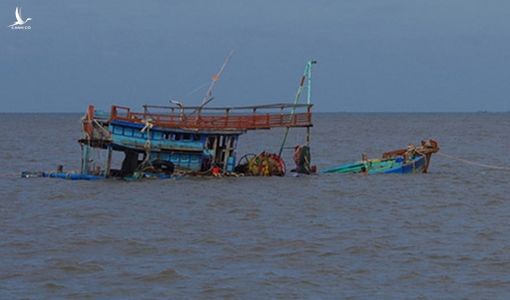 Tàu Trung Quốc từ chối cứu hộ tàu cá Việt Nam trôi dạt ở Hoàng Sa