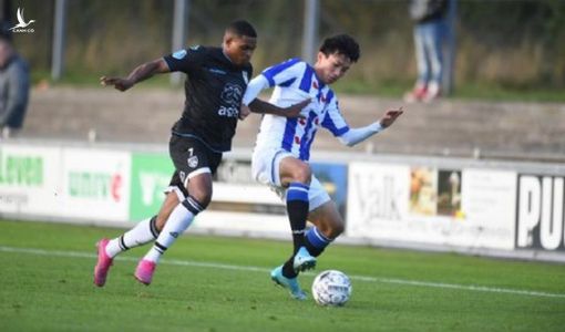 CLB Heerenveen khen Đoàn Văn Hậu sau màn trình diễn cùng đội trẻ