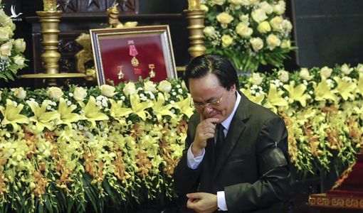 Bộ trưởng Phùng Xuân Nhạ bật khóc tiễn biệt Thứ trưởng Lê Hải An