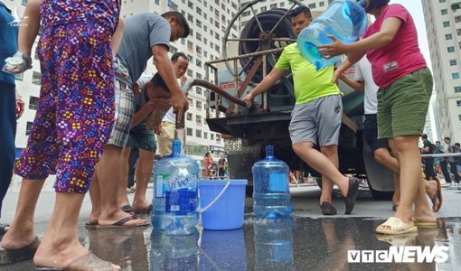 Hà Nội cung cấp nước sạch miễn phí cho dân các khu vực nhiễm dầu thải