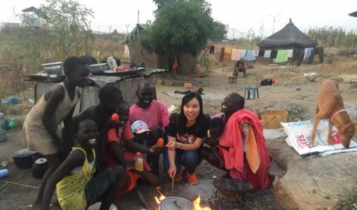Nữ chiến sĩ mũ nồi xanh Việt Nam làm lay động trái tim bao người Nam Sudan