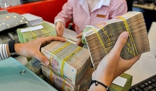Ngân hàng bất ngờ hạ lãi suất tiền gửi trên toàn quốc