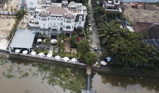 Buộc tháo dỡ 2 nhà hàng ở Thảo Điền chiếm bờ sông Sài Gòn