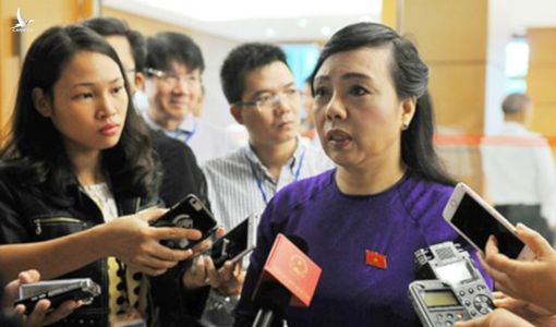 Bộ trưởng Tiến chạnh lòng nhớ clip “nhét đồng xu” khiến BS bật khóc