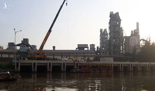 Vỡ đường ống Xi măng Chinfon Hải Phòng, dầu tràn ra sông