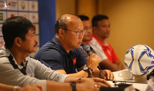 HLV Park Hang Seo nổi giận trong buổi họp báo SEA Games 30