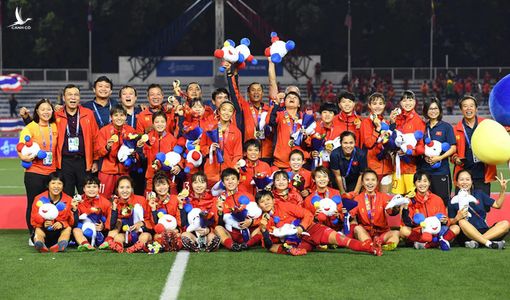 Cổ động viên Việt Nam có đang quá bất công với bóng đá nữ?