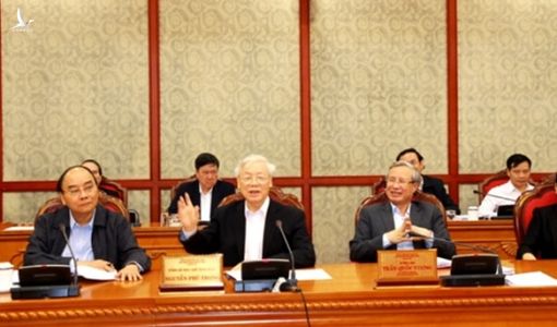 Tổng bí thư Nguyễn Phú Trọng ký Nghị quyết mới của Bộ Chính trị